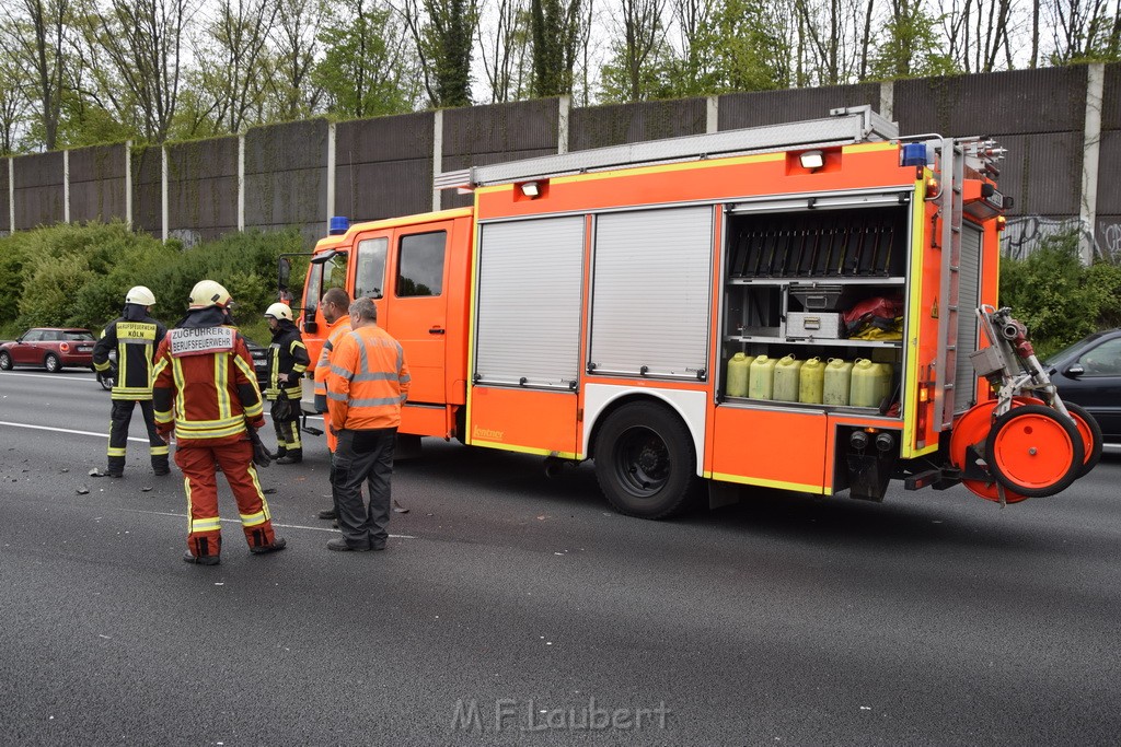 VU Auffahrunfall A 3 Rich Oberhausen kurz vor AS Koeln Dellbrueck P131.JPG - Miklos Laubert